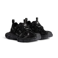 발렌시아가 러너 스니커즈 블랙 825601W3XCH1000 – 남성용 청키 메쉬 러닝화