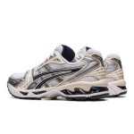 ASICS ゲルカヤノ 14 ホワイト シルバー – メンズ レトロランニングスニーカー ASICS ゲルカヤノ 14 ホワイト シルバー スニーカー(ゲルクッション搭載)