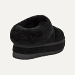 UGG レディースプラットフォームスリッパ 1146390 - 冬のブラックシープスキンスリッパ UGG レディースプラットフォームスリッパ 1146390 ブラックのシープスキン裏地付き
