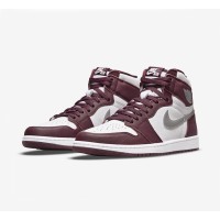エア ジョーダン 1 ハイ OG 'Bordeaux' 555088-611 優雅なボルドーカラー、クラシックデザイン
