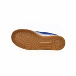 CLOT x ナイキ エア フォース 1 'ロイヤルユニバーシティブルーシルク' - エクスクルーシブなブルーシルクスニーカー CLOT x ナイキ エア フォース 1 'ロイヤルユニバーシティブルーシルク' - 隠れたパターンとガムソールが特徴のブルーシルクスニーカー