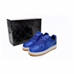 CLOT x ナイキ エア フォース 1 'ロイヤルユニバーシティブルーシルク' - エクスクルーシブなブルーシルクスニーカー CLOT x ナイキ エア フォース 1 'ロイヤルユニバーシティブルーシルク' - 隠れたパターンとガムソールが特徴のブルーシルクスニーカー