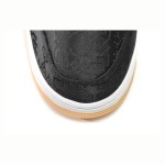 CLOT x ナイキ エア フォース 1 'ブラックシルク' - プレミアムブラックスニーカー CLOT x ナイキ エア フォース 1 'ブラックシルク' - 隠れたパターンとガムソールが特徴のブラックスニーカー