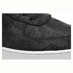 CLOT x ナイキ エア フォース 1 'ブラックシルク' - プレミアムブラックスニーカー CLOT x ナイキ エア フォース 1 'ブラックシルク' - 隠れたパターンとガムソールが特徴のブラックスニーカー