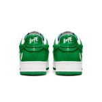 BAPE STA グリーン&ホワイトパテントレザースニーカー 1H70-191-001-WG グリーン&ホワイトのパテントレザーデザインのBAPE STAスニーカー、スターのロゴ付き