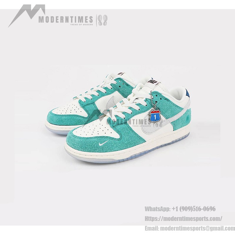 Nike x Kasina Dunk Low 'Road Sign' - 限定版スニーカー Nike x Kasina Dunk Low 'Road Sign' CZ6501-101 - Sail、ブルー、レッドの道路標識コラボスニーカー