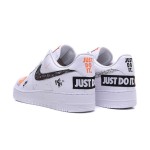 Nike Air Force 1 Low AR7719-100 - 大胆なJust Do Itホワイトエディション Nike Air Force 1 Low AR7719-100 - Just Do Itグラフィックが特徴のホワイトスニーカー