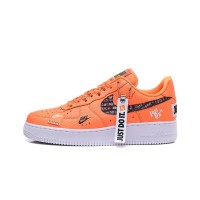 Nike Air Force 1 Low AR7719-800 - 大胆なグラフィックが特徴のJust Do Itオレンジエディション