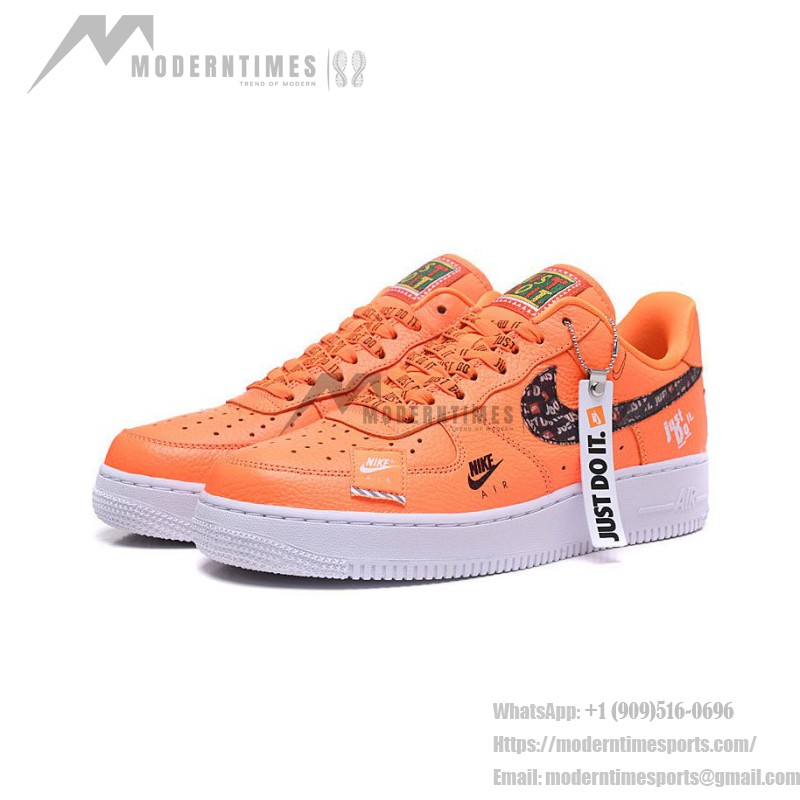 Nike Air Force 1 Low AR7719-800 - Bold Just Do It オレンジスニーカー Nike Air Force 1 Low AR7719-800 - Bold Just Do Itグラフィックを施したオレンジスニーカー