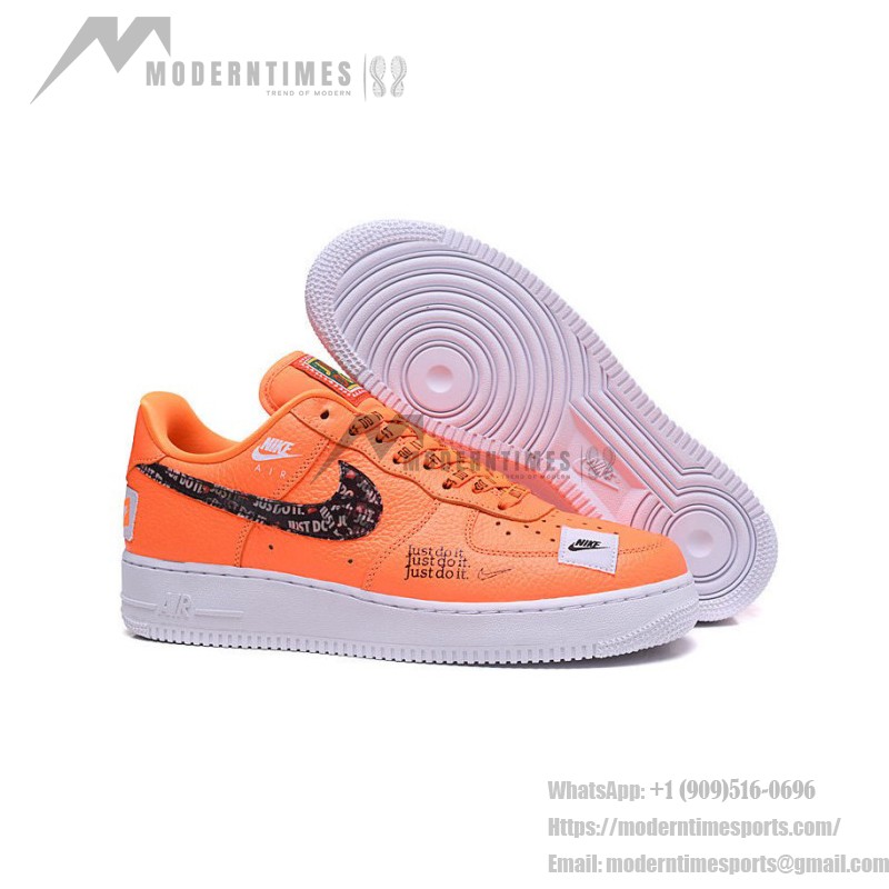 Nike Air Force 1 Low AR7719-800 - Bold Just Do It オレンジスニーカー Nike Air Force 1 Low AR7719-800 - Bold Just Do Itグラフィックを施したオレンジスニーカー
