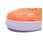 Nike Air Force 1 Low AR7719-800 - Bold Just Do It オレンジスニーカー Nike Air Force 1 Low AR7719-800 - Bold Just Do Itグラフィックを施したオレンジスニーカー