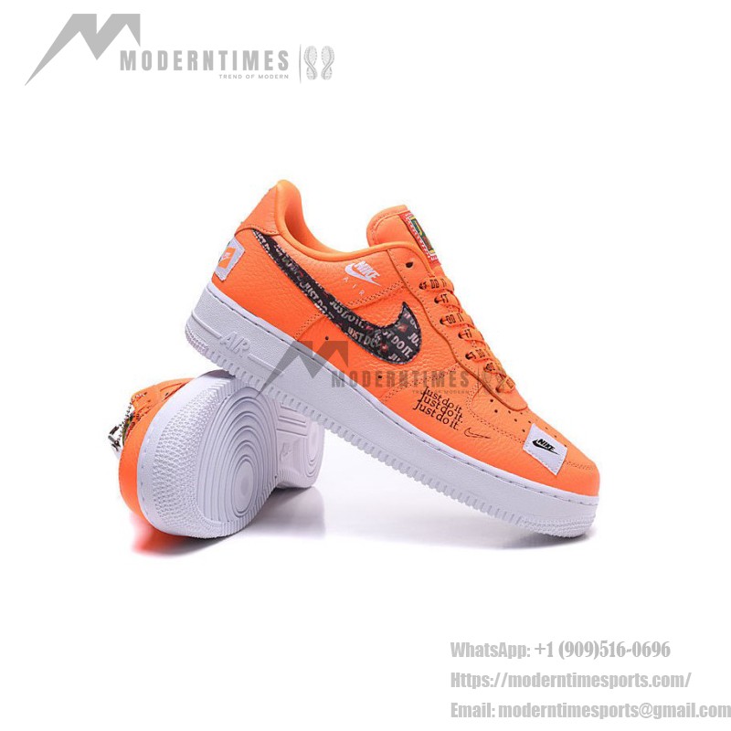 Nike Air Force 1 Low AR7719-800 - Bold Just Do It オレンジスニーカー Nike Air Force 1 Low AR7719-800 - Bold Just Do Itグラフィックを施したオレンジスニーカー
