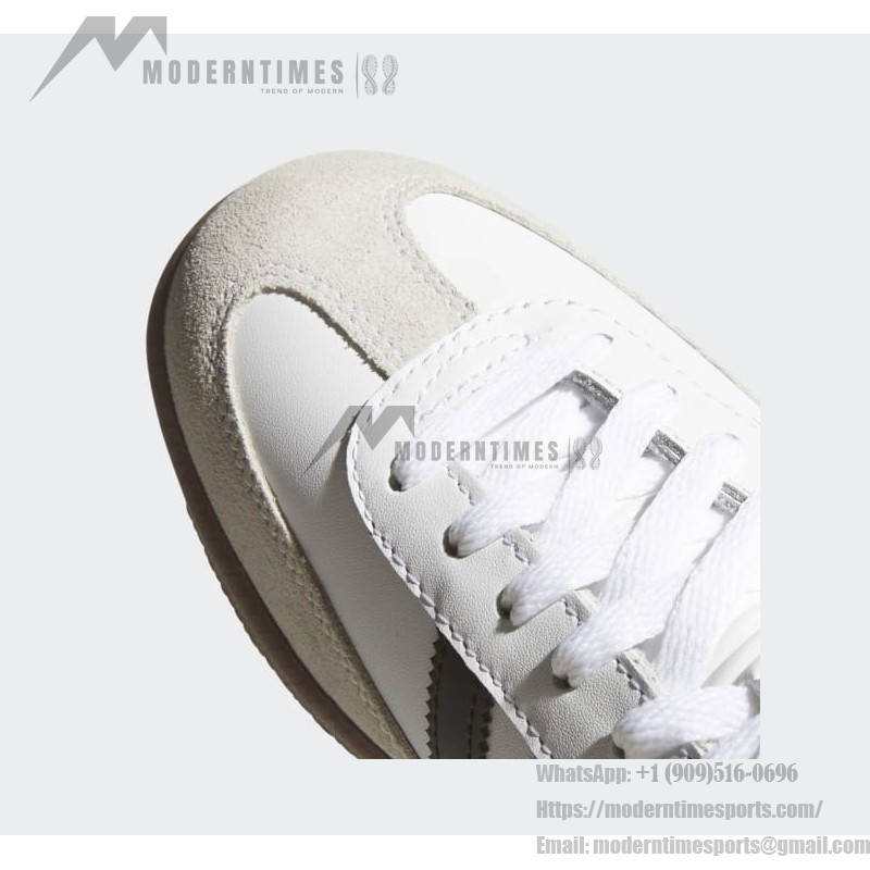 Adidas Samba Classic 772109 – レトロホワイトスニーカー ブラックストライプ付き Adidas Samba Classic 772109 ハイトップホワイトスニーカー ブラックストライプとガムソール付き