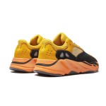 アディダス Yeezy Boost 700 Sun GZ6984 - 大胆で快適なスニーカー アディダス Yeezy Boost 700 Sun GZ6984 - 鮮やかなイエロースニーカーと快適なクッション性