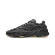 アディダス Yeezy Boost 700 Utility Black FV5304 - オールブラックのミニマルデザインと快適なクッション性スニーカー