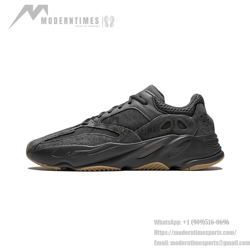アディダス Yeezy Boost 700 Utility Black FV5304 - 洗練された快適なスニーカー アディダス Yeezy Boost 700 Utility Black FV5304 - ミニマルなオールブラックデザインと快適なクッション性