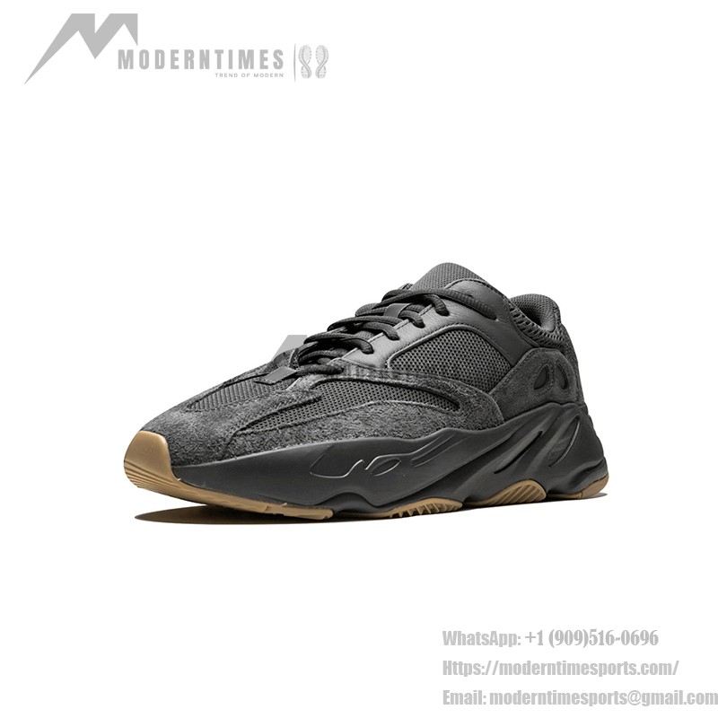 アディダス Yeezy Boost 700 Utility Black FV5304 - 洗練された快適なスニーカー アディダス Yeezy Boost 700 Utility Black FV5304 - ミニマルなオールブラックデザインと快適なクッション性