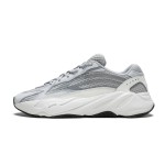アディダス Yeezy Boost 700 Salt EG7487 - スタイリッシュで快適なスニーカー アディダス Yeezy Boost 700 Salt EG7487 - グレーとホワイトのデザインと快適なクッション性