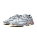 アディダス Yeezy Boost 700 Inertia EG7597 - スタイリッシュなグレーとブルーのスニーカー アディダス Yeezy Boost 700 Inertia EG7597 - グレーとブルーのスニーカーと快適なクッション性