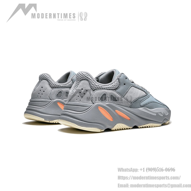 アディダス Yeezy Boost 700 Inertia EG7597 - スタイリッシュなグレーとブルーのスニーカー アディダス Yeezy Boost 700 Inertia EG7597 - グレーとブルーのスニーカーと快適なクッション性