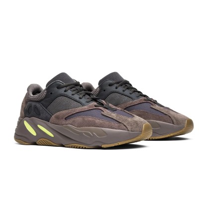 アディダス Yeezy Boost 700 Inertia EG7597 - 爽やかなグレーとブルーの配色と快適なクッション性スニーカー
