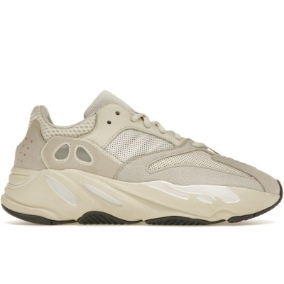 アディダス Yeezy Boost 700 Analog EG7596 - 洗練されたベージュデザインと快適なクッション性のスニーカー
