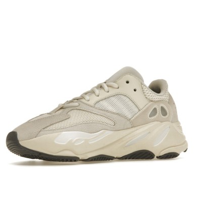 アディダス Yeezy Boost 700 Analog EG7596 - 洗練されたベージュデザインと快適なクッション性のスニーカー