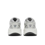 アディダス Yeezy Boost 700 V2 Cream GY7924 - スタイリッシュで快適なスニーカー アディダス Yeezy Boost 700 V2 Cream GY7924 - 洗練されたクリームスニーカーと快適なクッション性