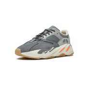 アディダス Yeezy Boost 700 Magnet FV9922 - 上質なグレー配色と快適なクッション性のスニーカー