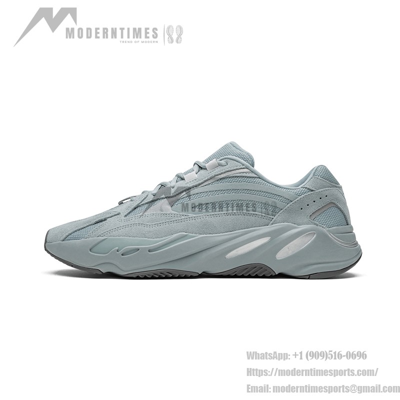 Adidas Yeezy Boost 700 V2 Hospital Blue FV8424 - 快適なブルースニーカー Adidas Yeezy Boost 700 V2 Hospital Blue FV8424 - ソフトブルーカラーのスニーカー