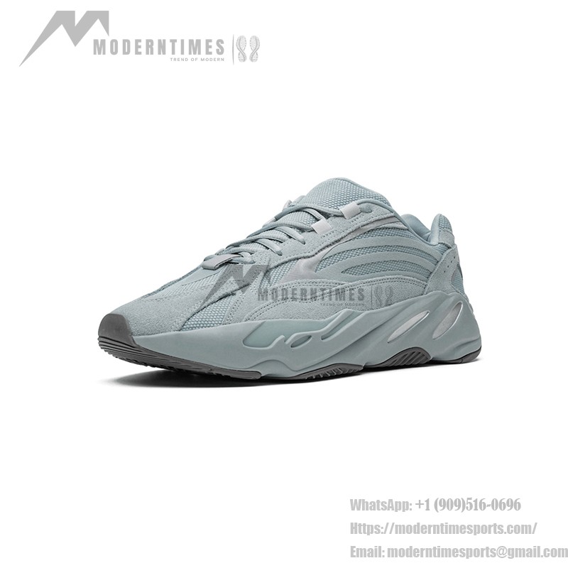 Adidas Yeezy Boost 700 V2 Hospital Blue FV8424 - 快適なブルースニーカー Adidas Yeezy Boost 700 V2 Hospital Blue FV8424 - ソフトブルーカラーのスニーカー