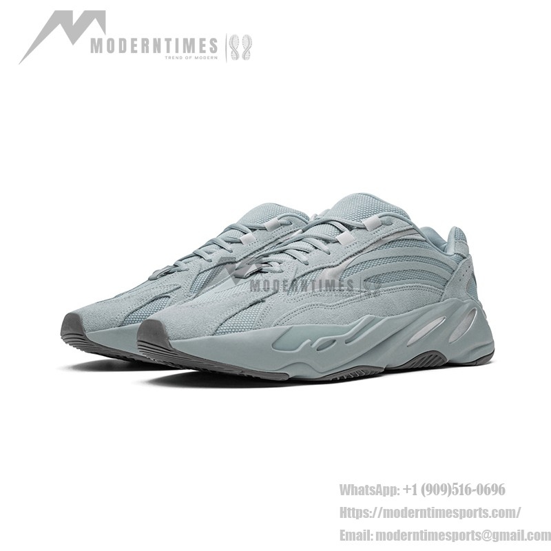 Adidas Yeezy Boost 700 V2 Hospital Blue FV8424 - 快適なブルースニーカー Adidas Yeezy Boost 700 V2 Hospital Blue FV8424 - ソフトブルーカラーのスニーカー