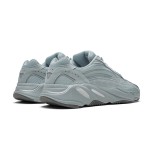 Adidas Yeezy Boost 700 V2 Hospital Blue FV8424 - 快適なブルースニーカー Adidas Yeezy Boost 700 V2 Hospital Blue FV8424 - ソフトブルーカラーのスニーカー