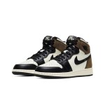AJ1 Nike Air Jordan 1 Retro High OG GS Dark Mocha AJ1 Nike Air Jordan 1 Retro High OG GS Dark Mocha 上部ビュー