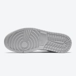 Air Jordan 1 High OG "Japan Metallic Silver" 限定版 Air Jordan 1 High OG "Japan Metallic Silver" DA0382-029 限定版スニーカー