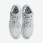 クラシックな白と青のAir Jordan 1 Low DC9036-100スニーカー