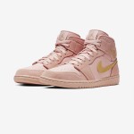 Air Jordan 1 Mid 赤と白のスニーカー 赤と白の配色のAir Jordan 1 Mid - スタイリッシュなハイパフォーマンスバスケットボールスニーカー