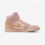 Air Jordan 1 Mid 赤と白のスニーカー 赤と白の配色のAir Jordan 1 Mid - スタイリッシュなハイパフォーマンスバスケットボールスニーカー