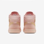 Air Jordan 1 Mid 赤と白のスニーカー 赤と白の配色のAir Jordan 1 Mid - スタイリッシュなハイパフォーマンスバスケットボールスニーカー