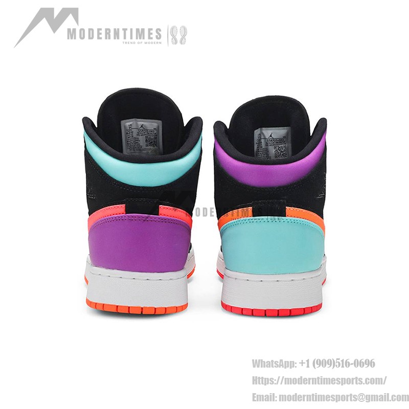 Air Jordan 1 Mid グレーと黒のスニーカー グレーと黒の配色のAir Jordan 1 Mid - スタイリッシュなクラシックバスケットボールスニーカー
