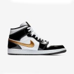 Air Jordan 1 Mid グレーと白のスニーカー グレーと白の配色のAir Jordan 1 Mid - スタイリッシュなハイパフォーマンスバスケットボールスニーカー