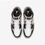 Air Jordan 1 Mid グレーと白のスニーカー グレーと白の配色のAir Jordan 1 Mid - スタイリッシュなハイパフォーマンスバスケットボールスニーカー