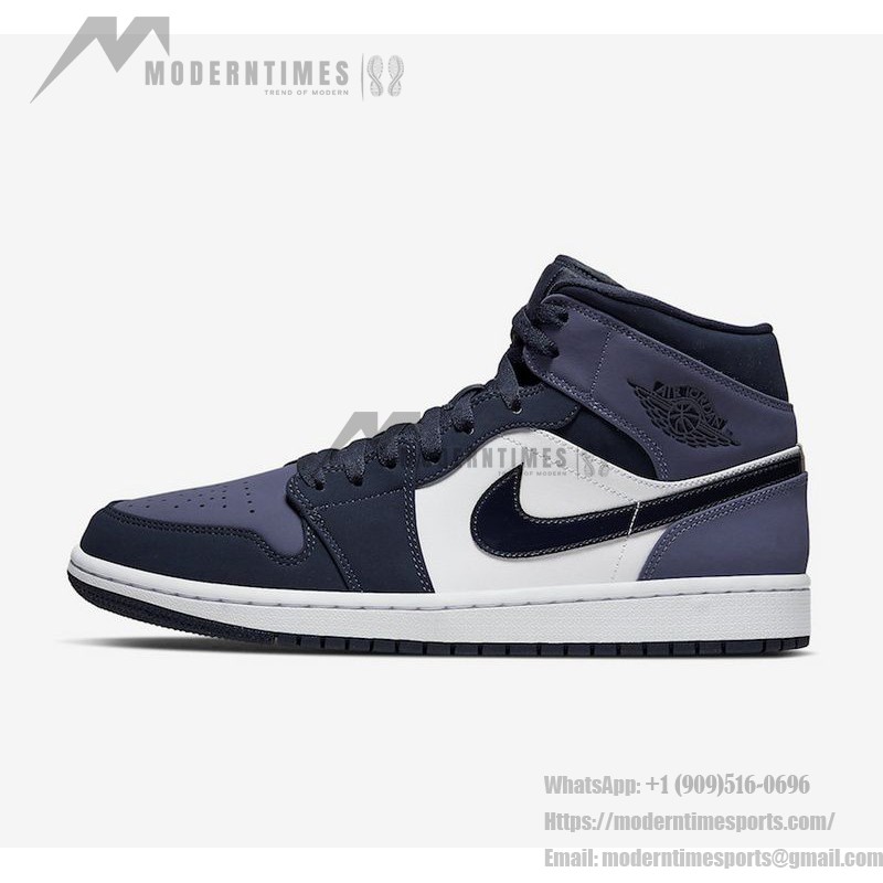 Air Jordan 1 Mid 青と黒のスニーカー 青と黒の配色のAir Jordan 1 Mid - モダンバスケットボールスニーカー