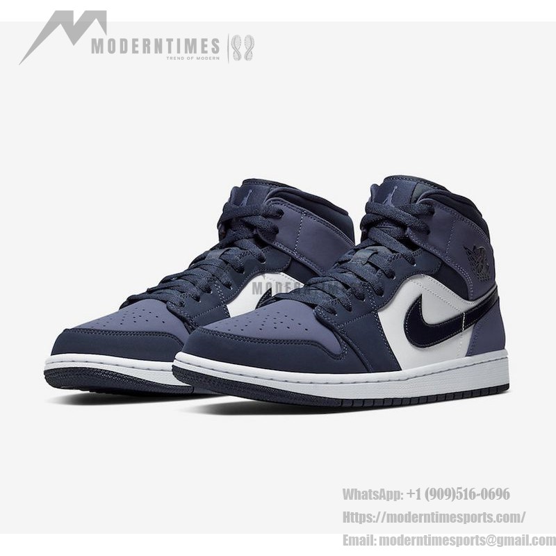 Air Jordan 1 Mid 青と黒のスニーカー 青と黒の配色のAir Jordan 1 Mid - モダンバスケットボールスニーカー