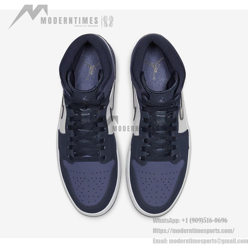 Air Jordan 1 Mid 青と黒のスニーカー 青と黒の配色のAir Jordan 1 Mid - モダンバスケットボールスニーカー