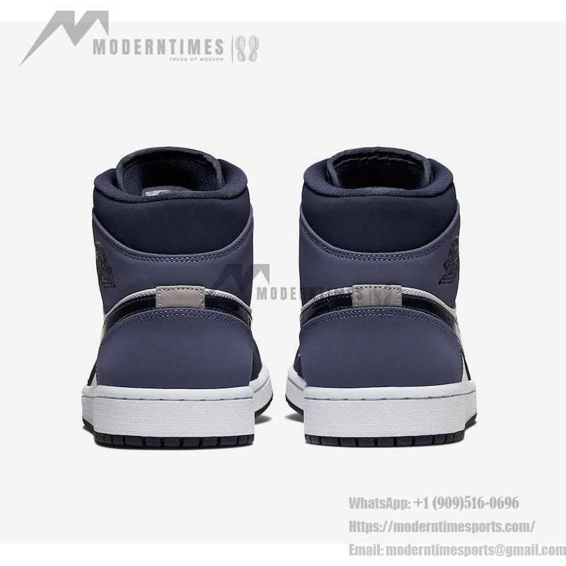 Air Jordan 1 Mid 青と黒のスニーカー 青と黒の配色のAir Jordan 1 Mid - モダンバスケットボールスニーカー