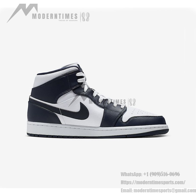 Air Jordan 1 Mid クラシックな赤と白のスニーカー 赤と白の配色のAir Jordan 1 Mid - レトロバスケットボールスニーカー