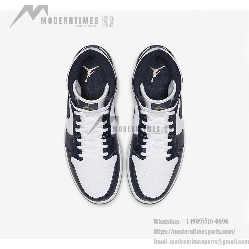 Air Jordan 1 Mid クラシックな赤と白のスニーカー 赤と白の配色のAir Jordan 1 Mid - レトロバスケットボールスニーカー