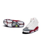 Air Jordan 13 Retro "Grey Toe" 414571-126 - アイコニックなレッド、ホワイト、グレーデザイン Air Jordan 13 Retro "Grey Toe" 414571-126 - ホワイトレザー、レッドスエード、グレートゥのデザイン