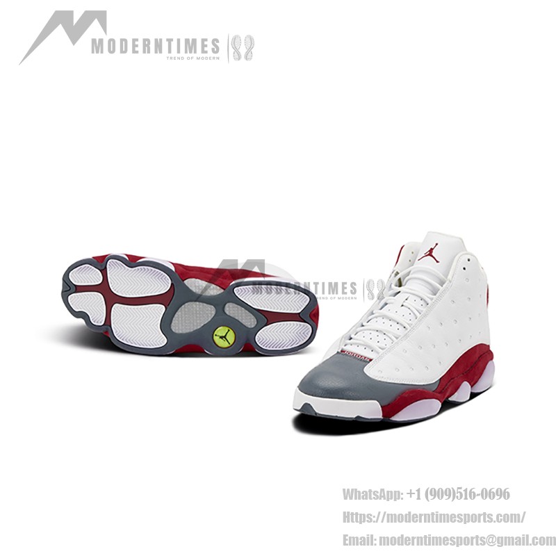 Air Jordan 13 Retro "Grey Toe" 414571-126 - アイコニックなレッド、ホワイト、グレーデザイン Air Jordan 13 Retro "Grey Toe" 414571-126 - ホワイトレザー、レッドスエード、グレートゥのデザイン